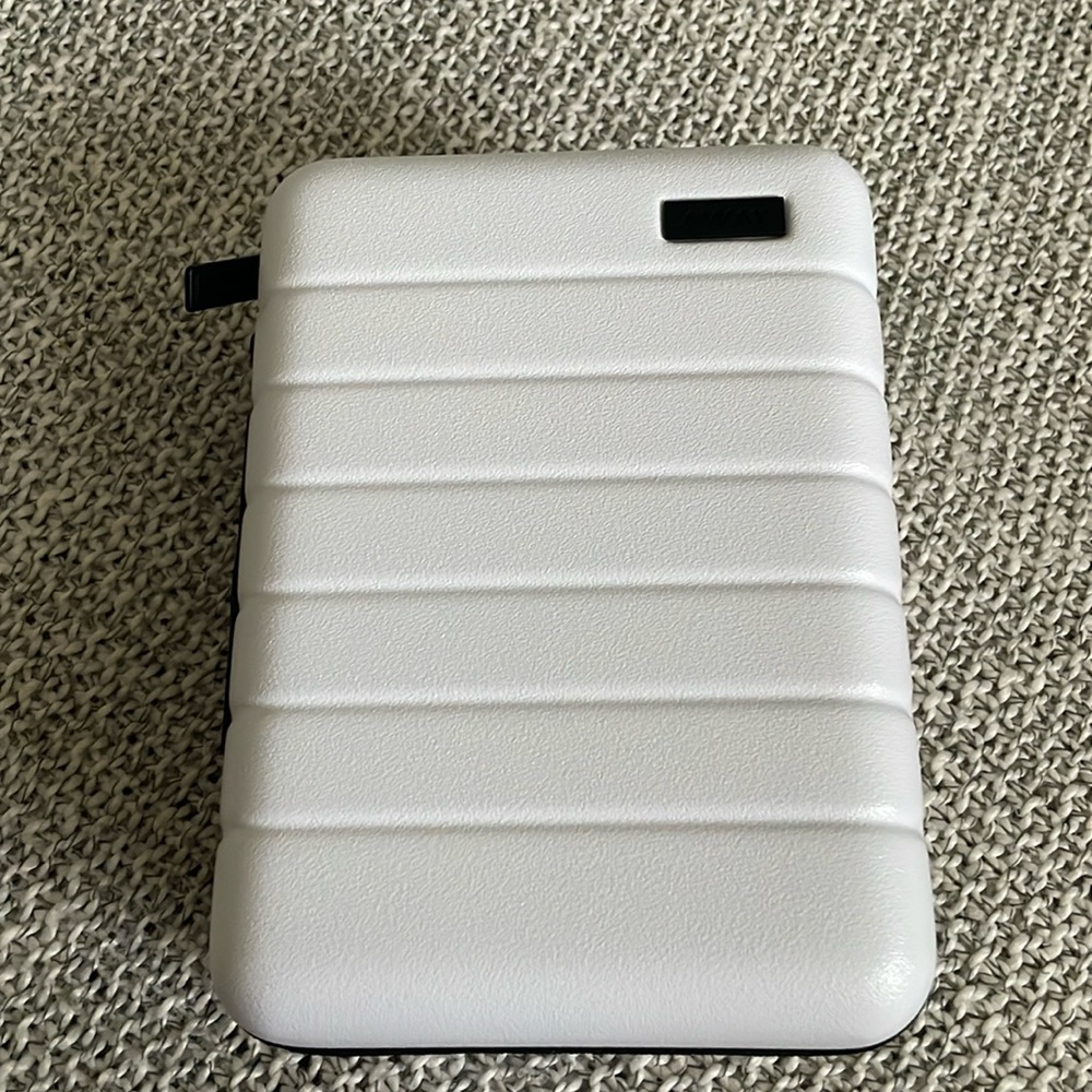 Away mini luggage in white